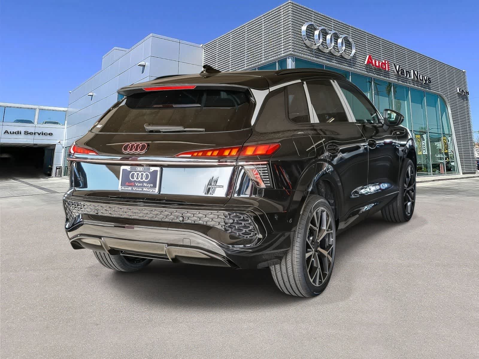 Thumbnail: 2026 Audi Q3 - 4