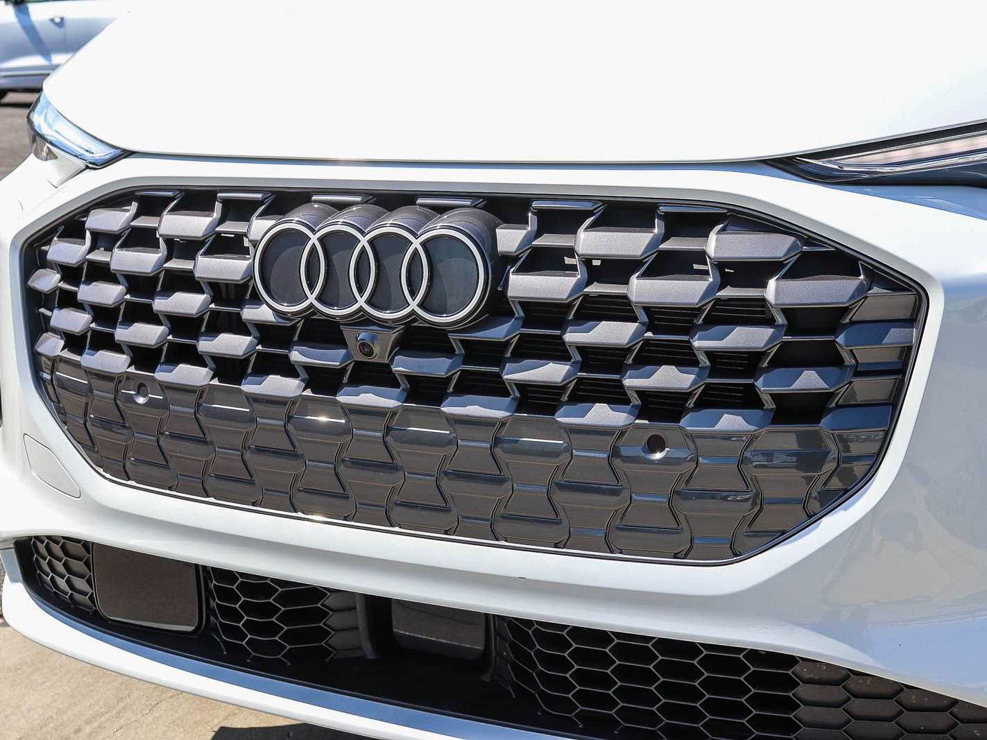 Thumbnail: 2025 Audi Q5 - 8