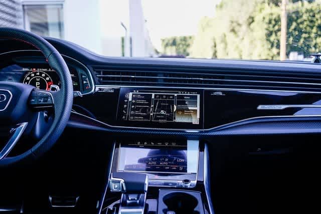 Thumbnail: 2025 Audi RS Q8 - 13