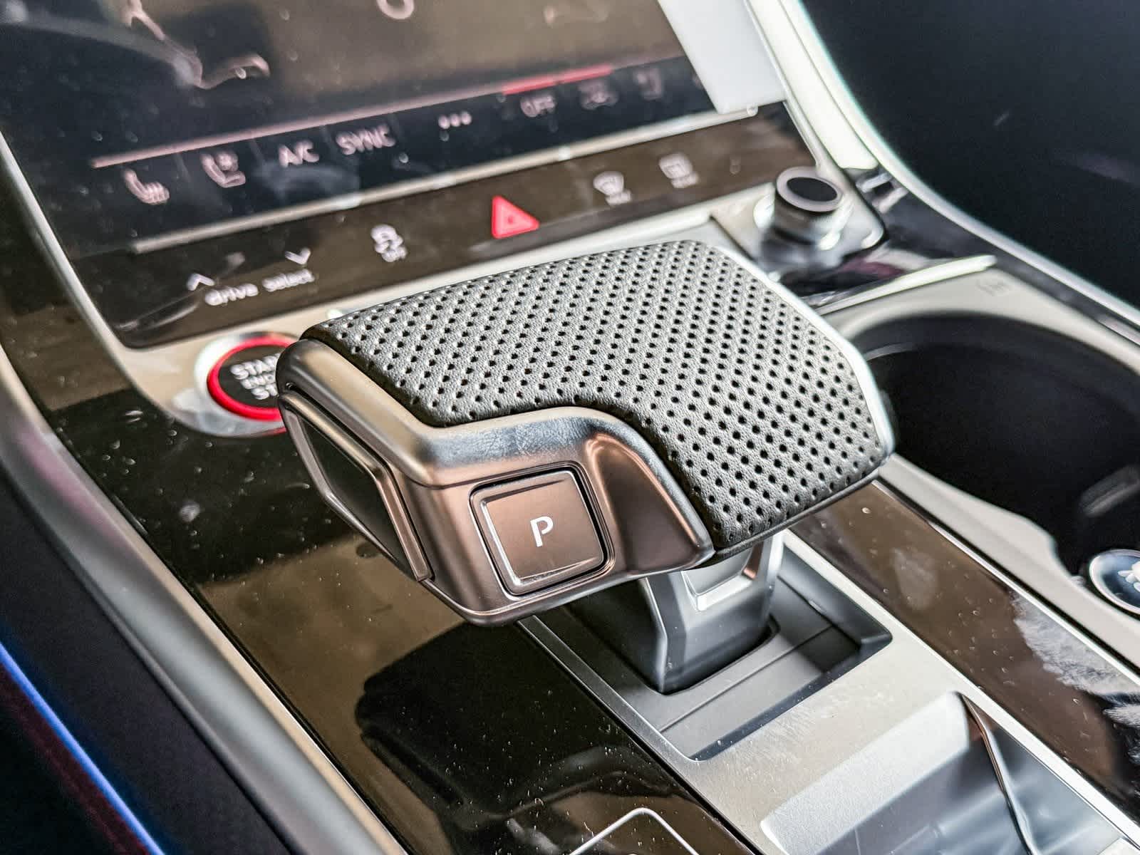 Thumbnail: 2026 Audi RS Q8 - 24