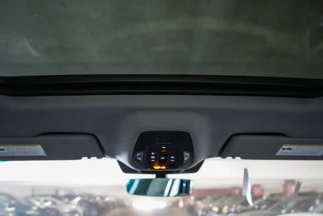Thumbnail: 2025 Audi Q6 e-tron - 22