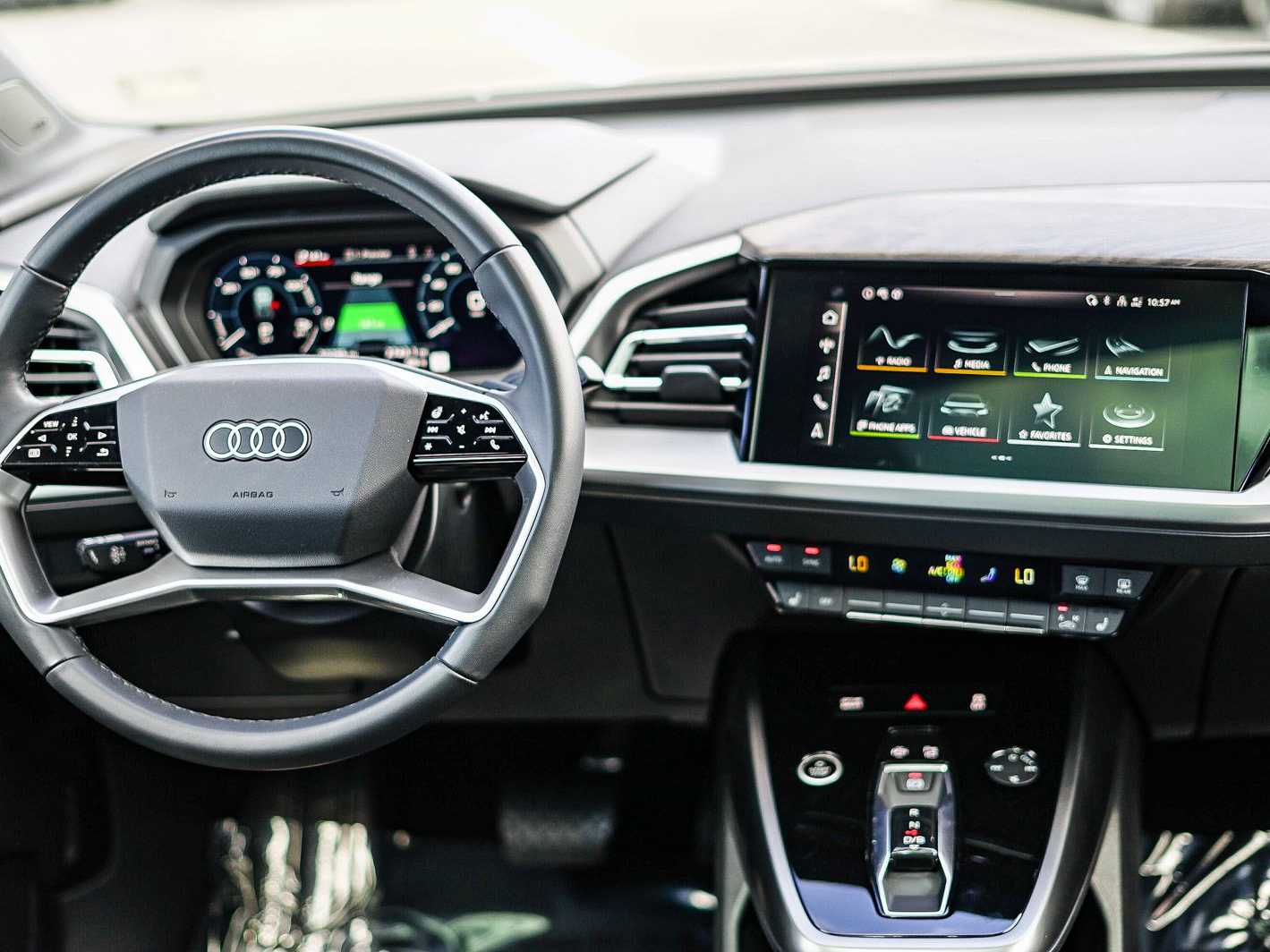 Thumbnail: 2022 Audi Q4 e-tron - 13