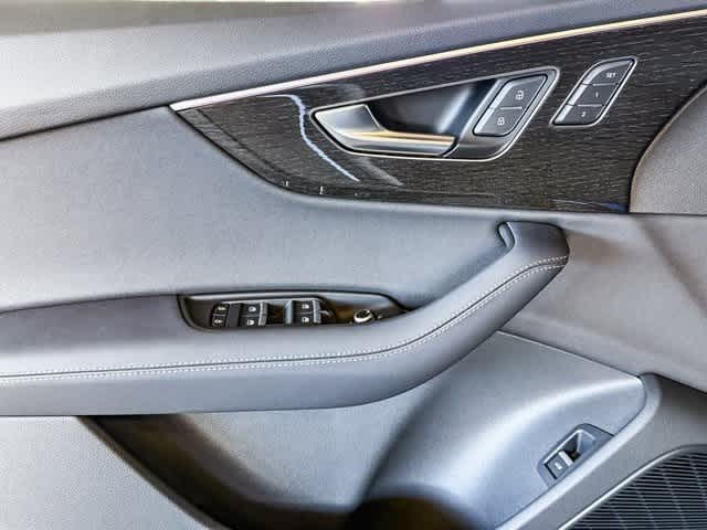 Thumbnail: 2025 Audi Q7 - 22