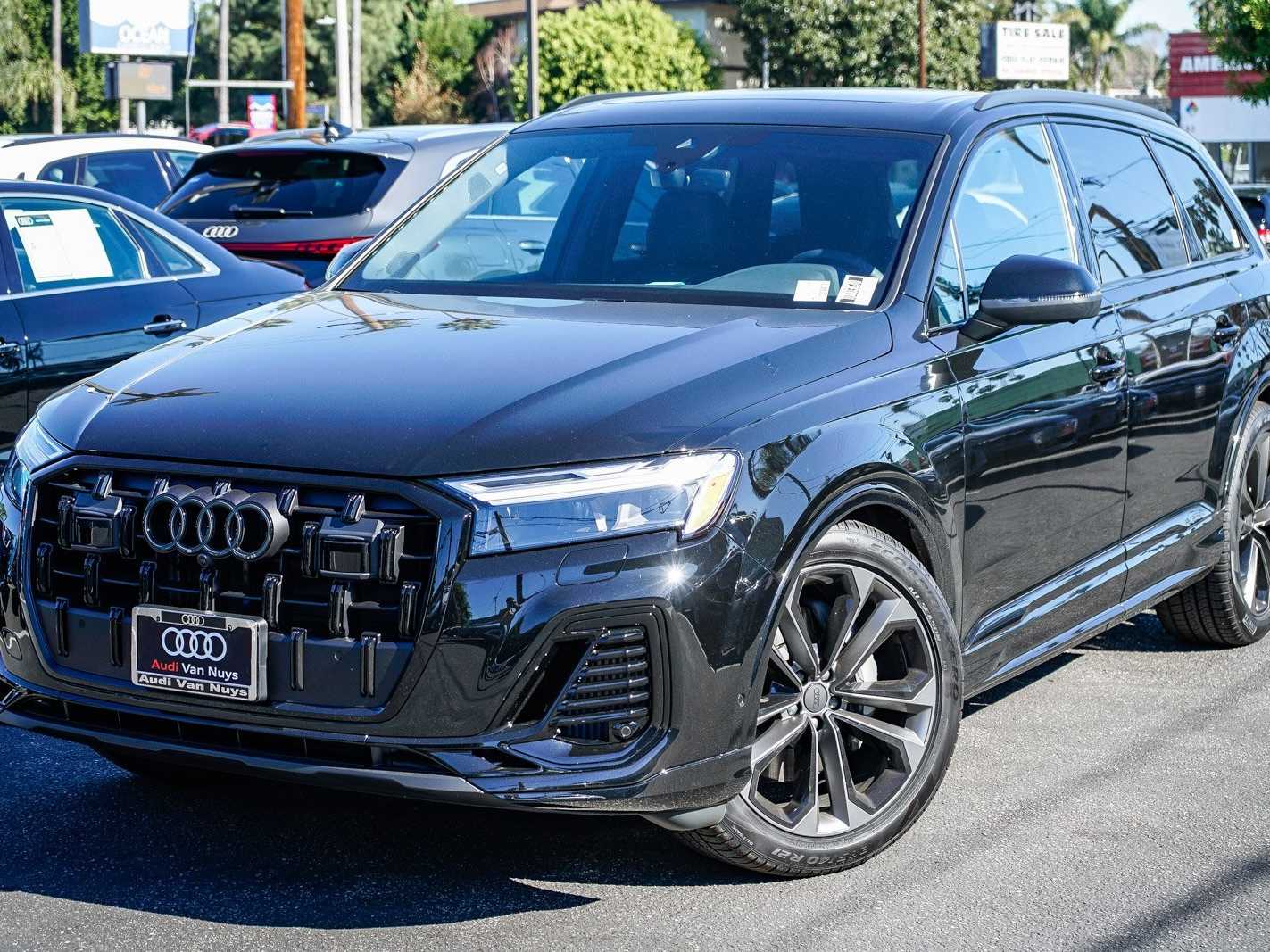 Thumbnail: 2026 Audi Q7 - 1