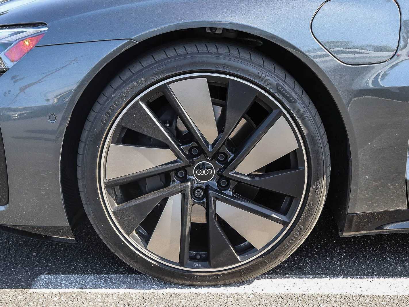 Thumbnail: 2023 Audi e-tron GT - 9