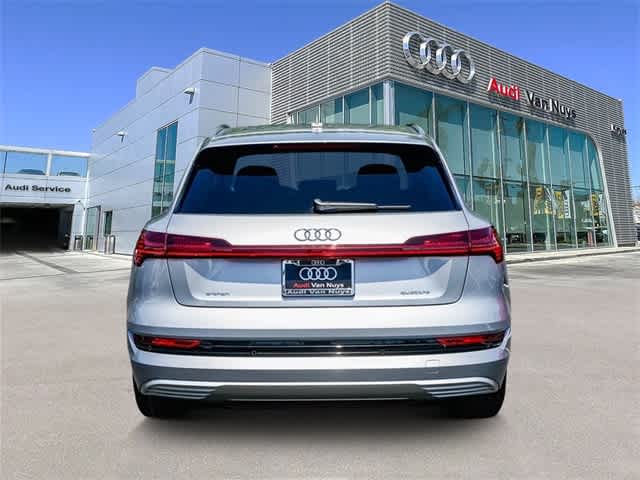 Thumbnail: 2022 Audi e-tron - 3
