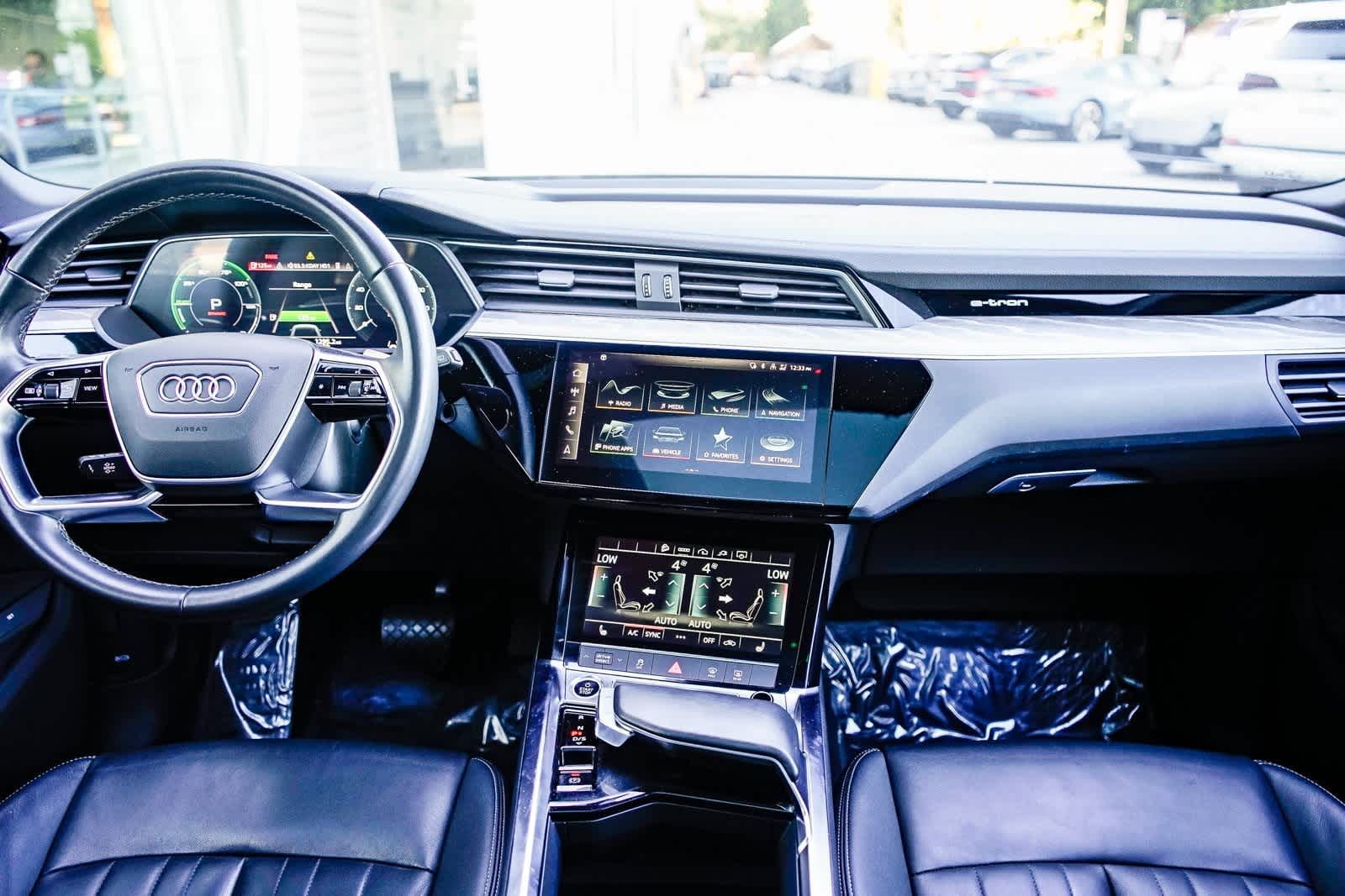 Thumbnail: 2022 Audi e-tron - 12