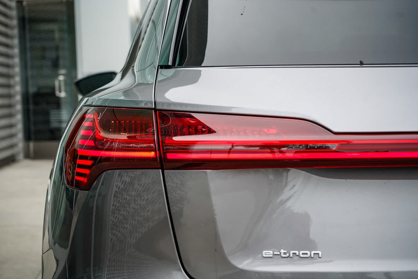 Thumbnail: 2023 Audi e-tron - 9