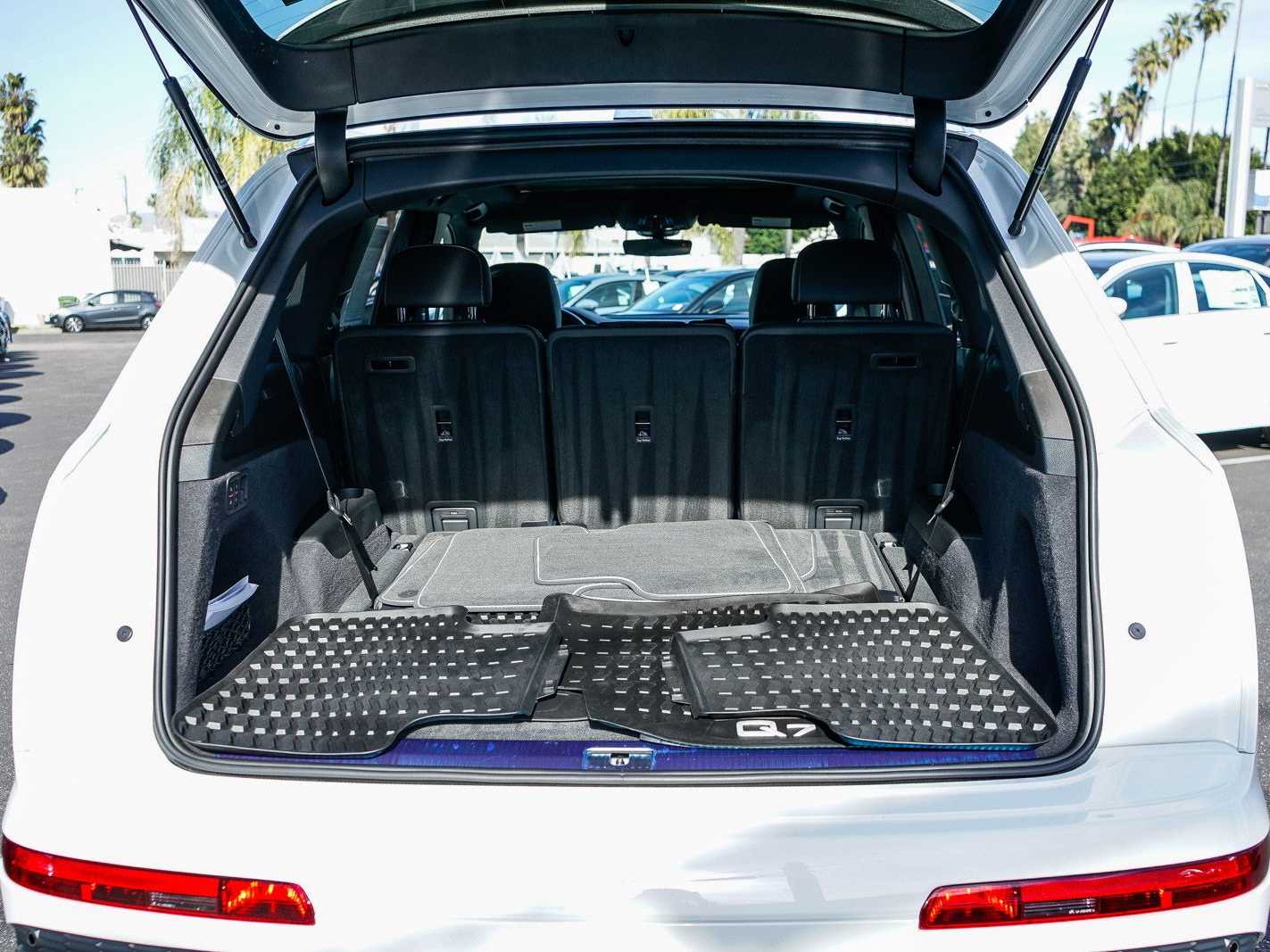 Thumbnail: 2025 Audi Q7 - 28