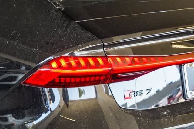 Thumbnail: 2025 Audi RS 7 - 7