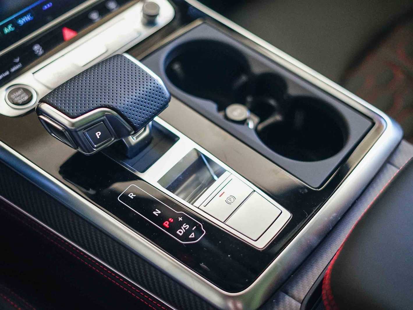 Thumbnail: 2025 Audi RS Q8 - 24