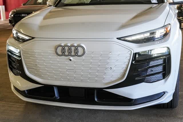 Thumbnail: 2025 Audi Q6 e-tron - 8