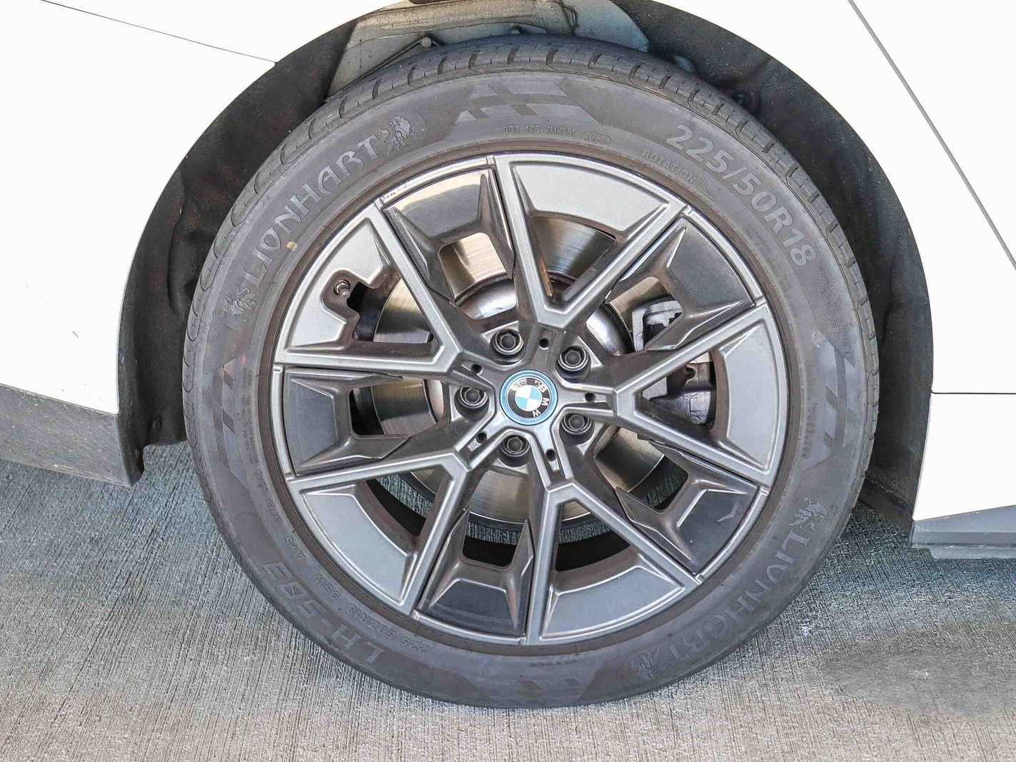 Thumbnail: 2023 BMW i4 - 10