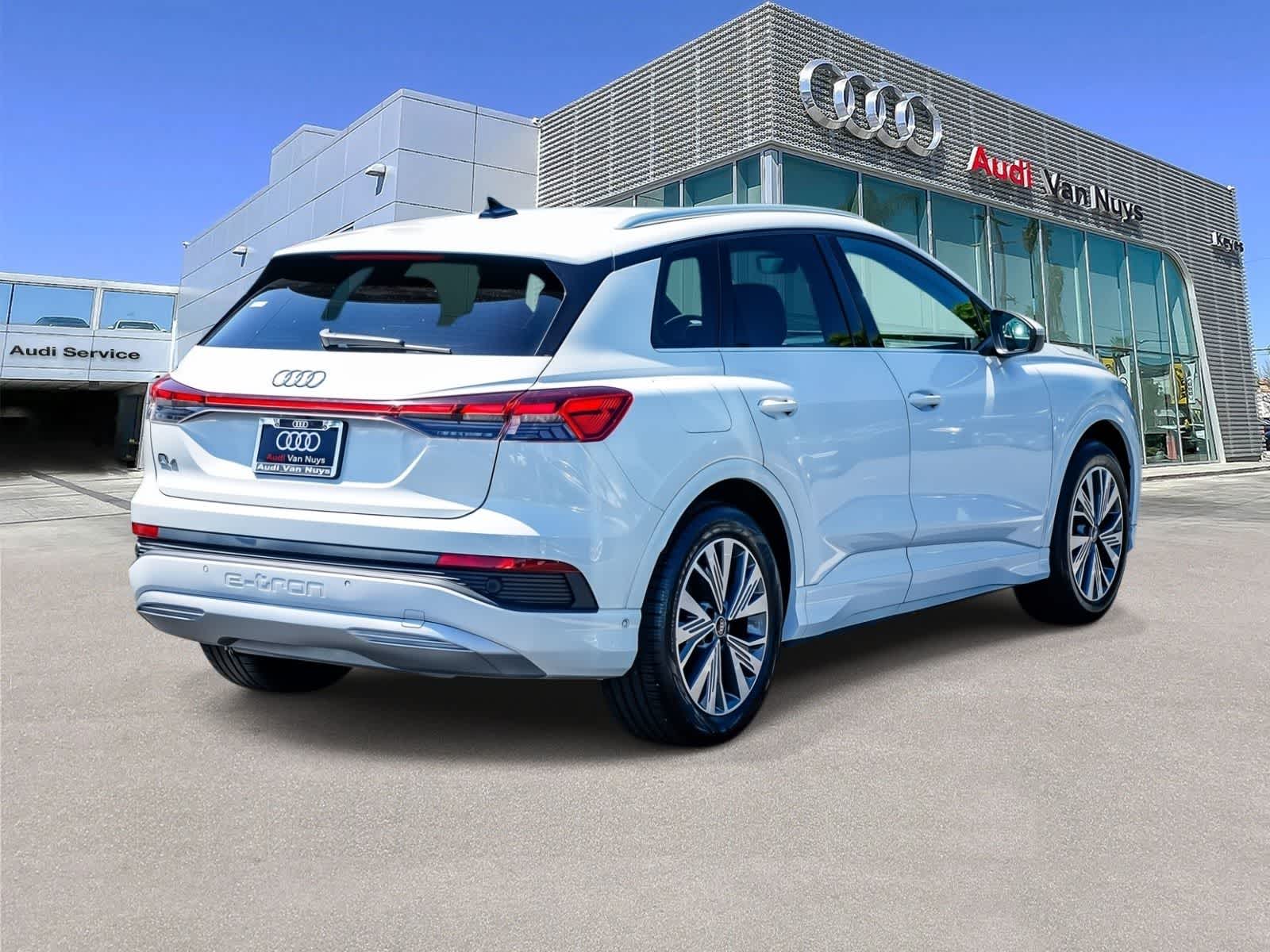 Thumbnail: 2023 Audi Q4 e-tron - 4