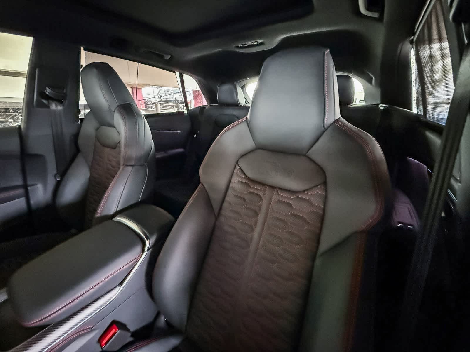 Thumbnail: 2026 Audi RS Q8 - 26