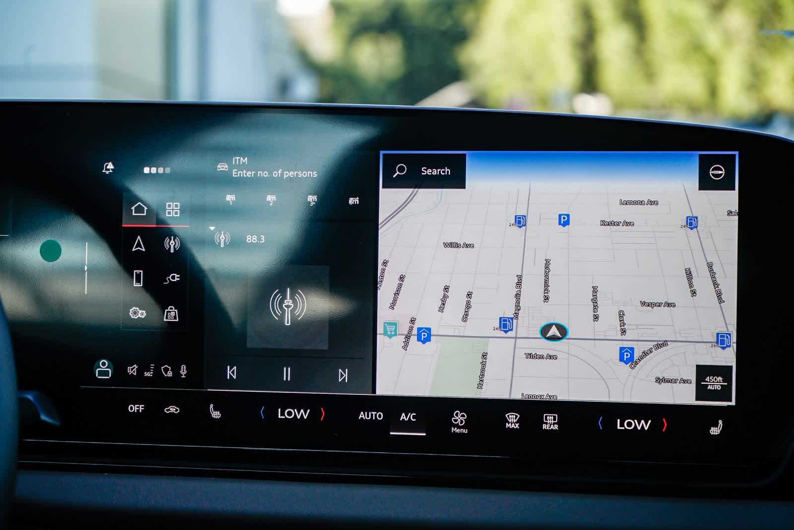 Thumbnail: 2025 Audi e-tron S - 14