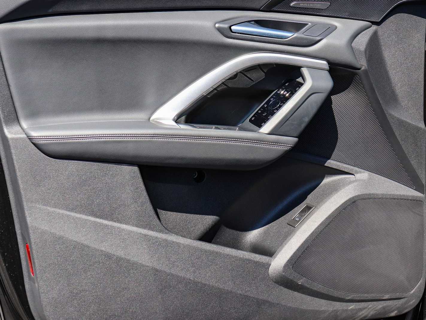 Thumbnail: 2025 Audi Q5 - 21