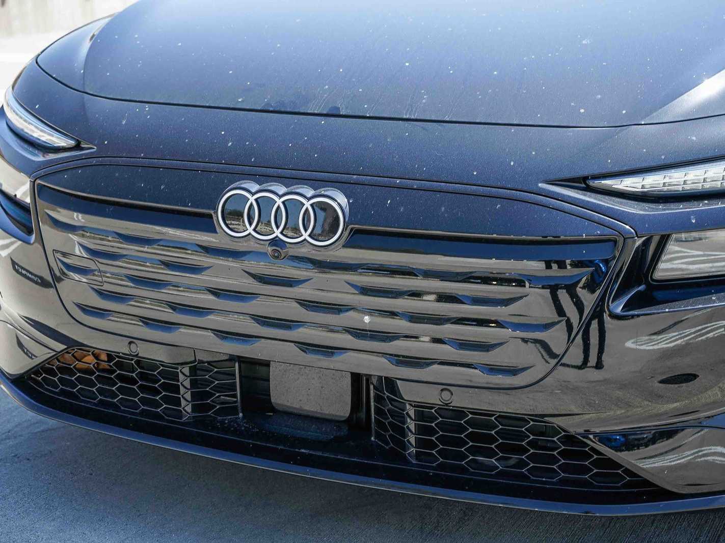 Thumbnail: 2025 Audi e-tron - 7