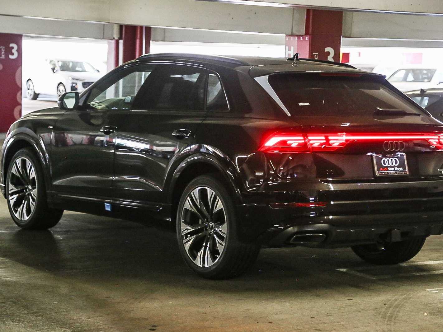 Thumbnail: 2026 Audi Q8 - 8