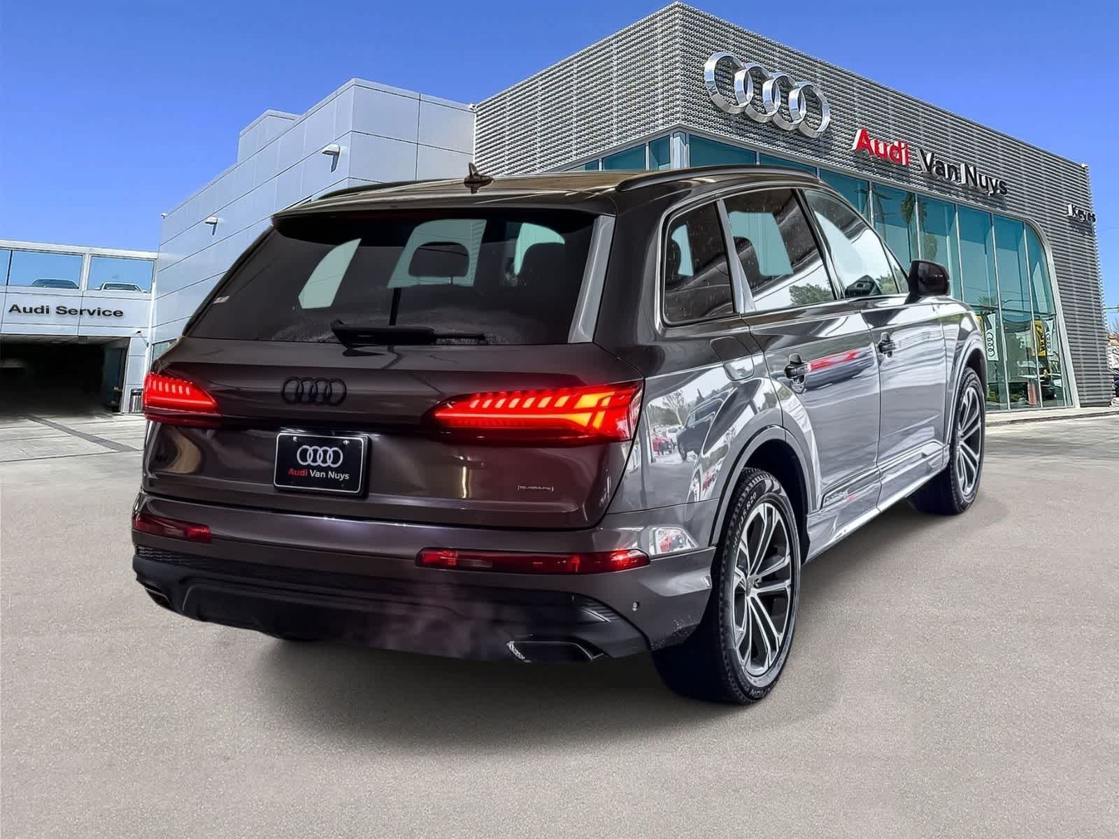 Thumbnail: 2026 Audi Q7 - 4