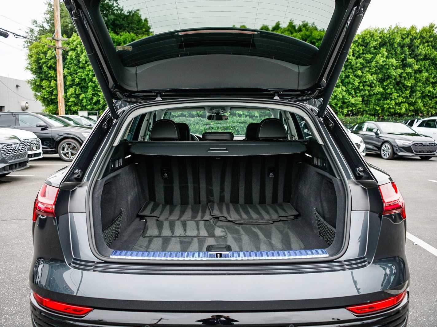 Thumbnail: 2024 Audi Q8 e-tron - 26