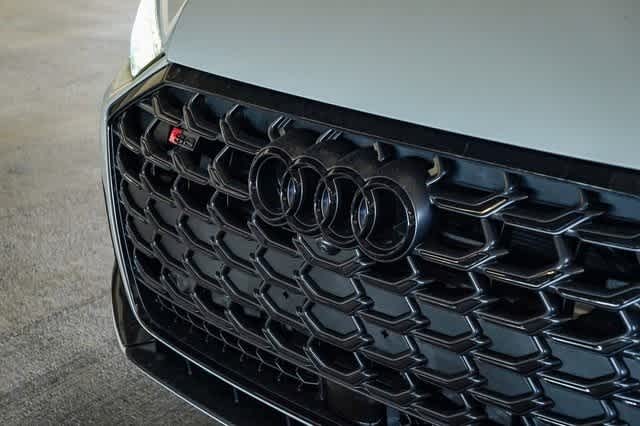 Thumbnail: 2025 Audi S8 - 9