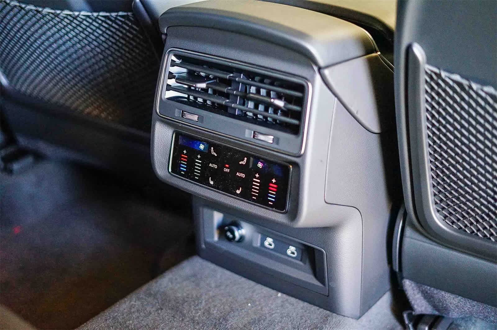 Thumbnail: 2025 Audi RS Q8 - 17