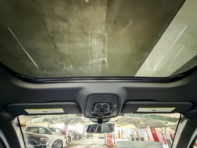 Thumbnail: 2025 Audi S6 - 16