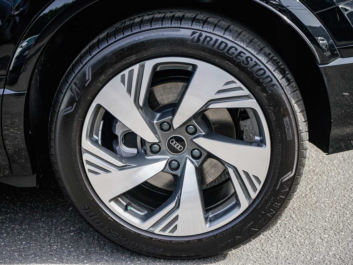 Thumbnail: 2025 Audi Q6 e-tron - 10