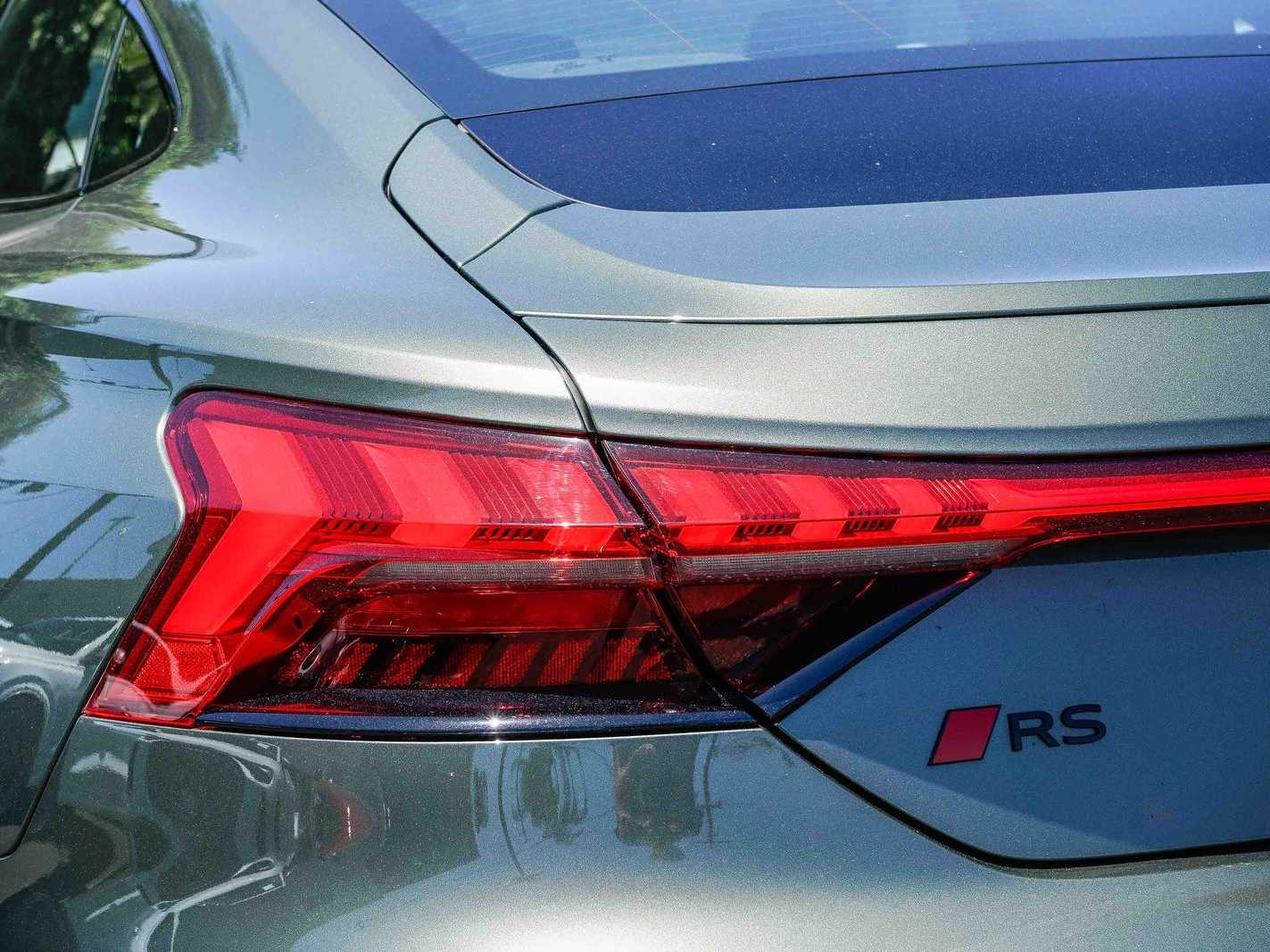 Thumbnail: 2025 Audi RS e-tron GT - 10