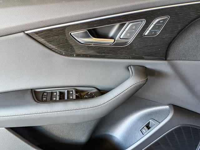 Thumbnail: 2026 Audi Q8 - 22