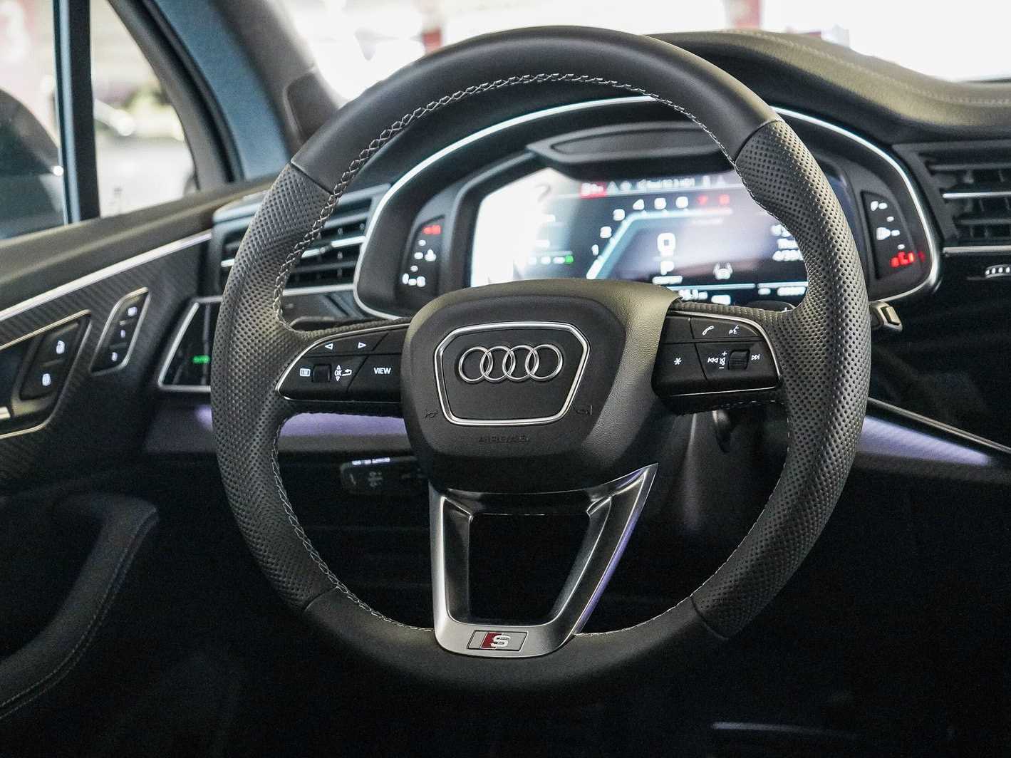 Thumbnail: 2026 Audi SQ7 - 15