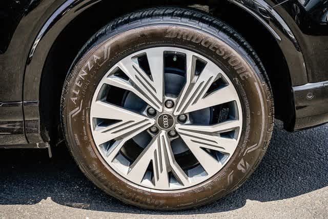 Thumbnail: 2023 Audi Q4 e-tron - 10