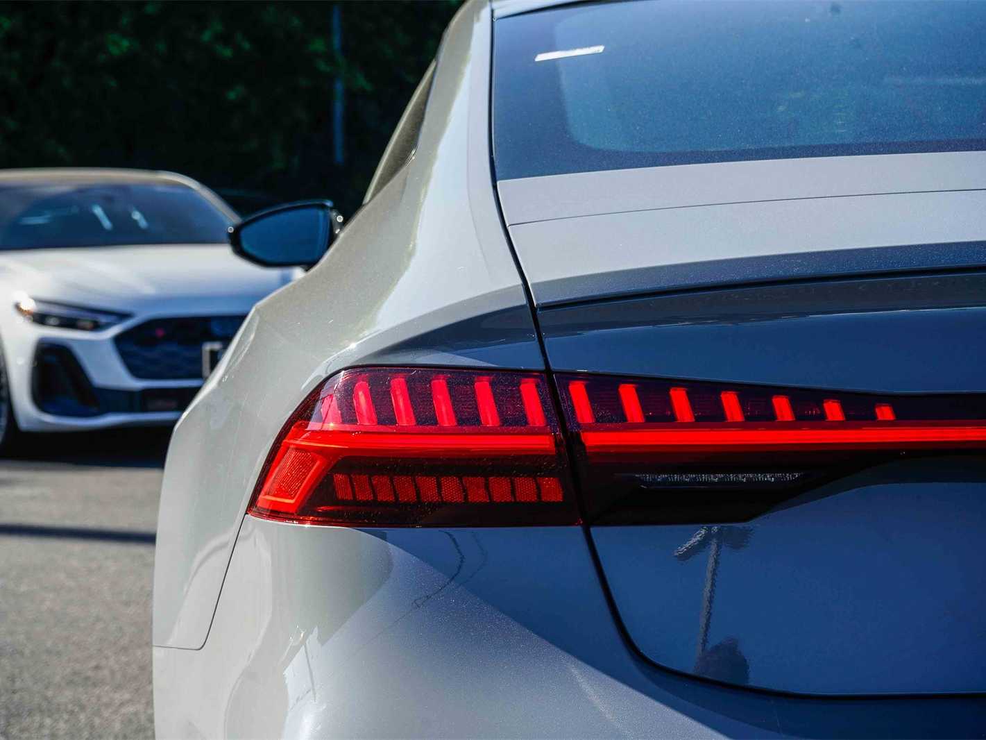 Thumbnail: 2022 Audi RS 7 - 9