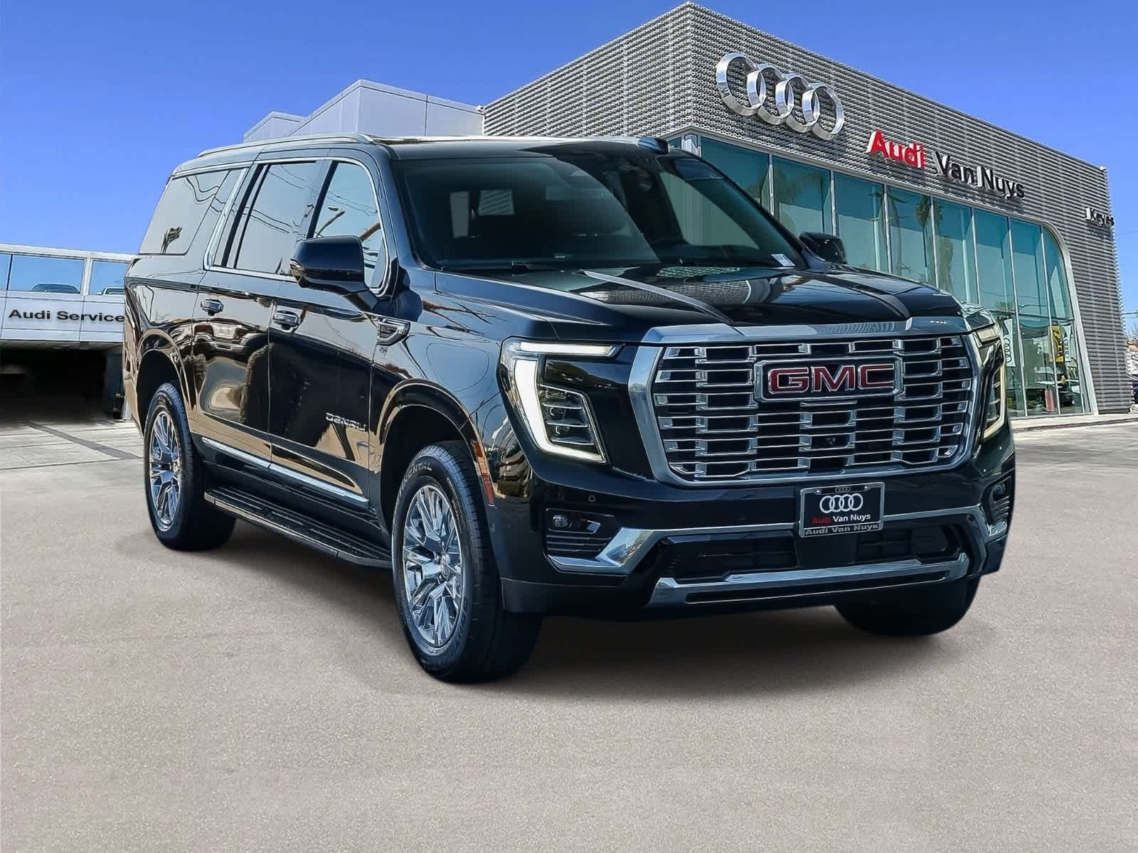 Thumbnail: 2025 GMC Yukon XL - 3