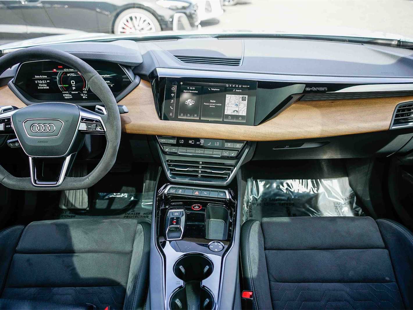 Thumbnail: 2023 Audi e-tron GT - 12