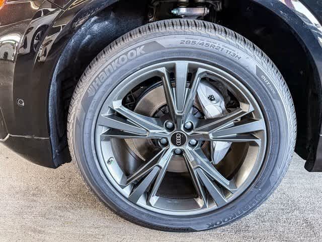 Thumbnail: 2026 Audi Q8 - 9