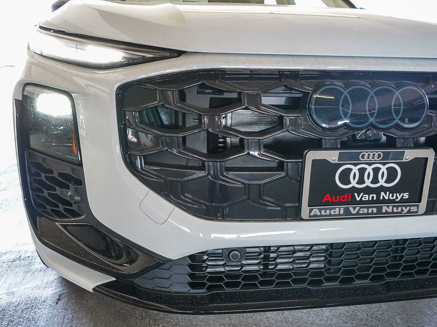 Thumbnail: 2026 Audi Q3 - 11