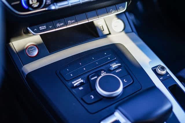 Thumbnail: 2019 Audi SQ5 - 25