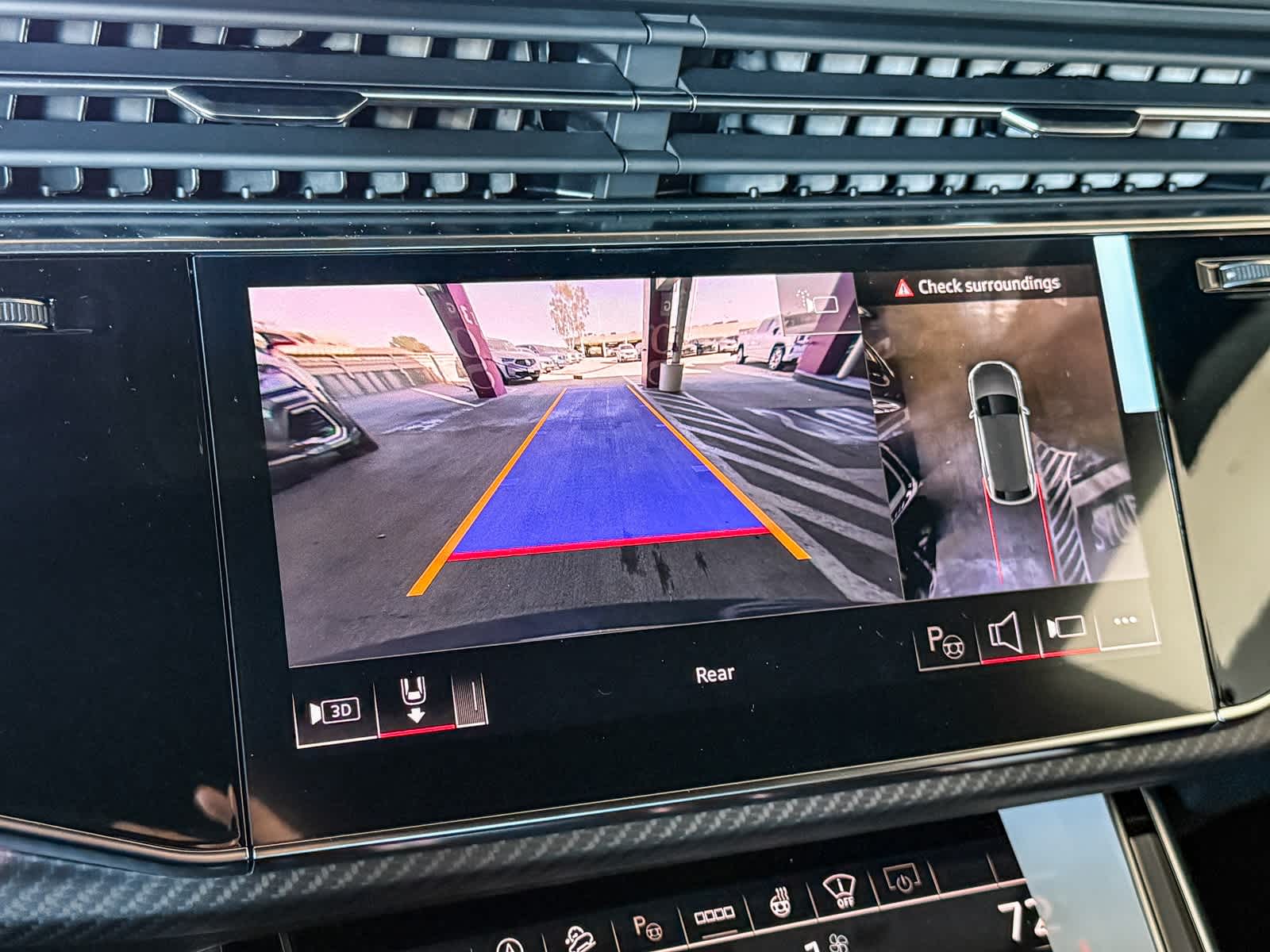 Thumbnail: 2026 Audi SQ8 - 25