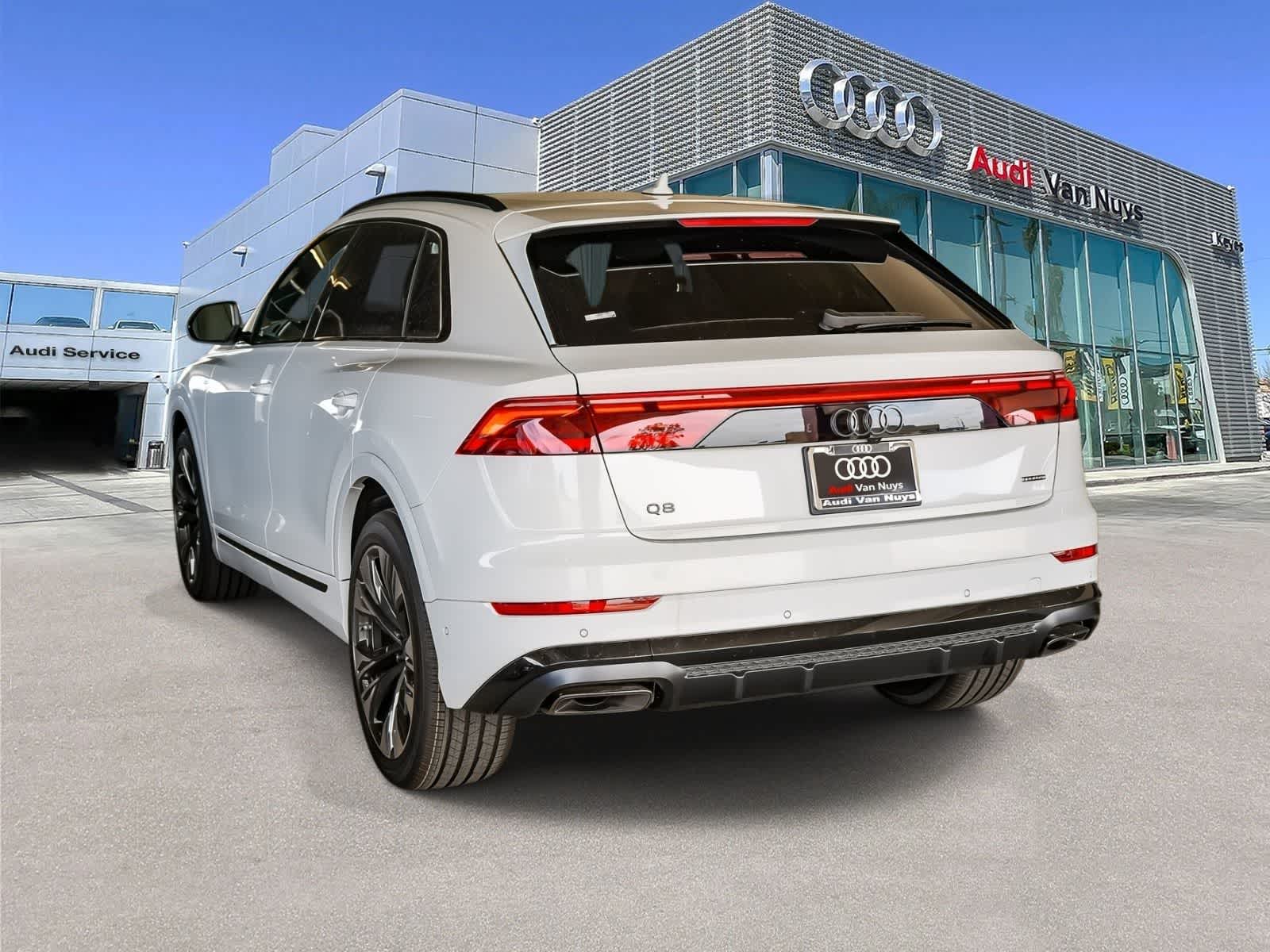 Thumbnail: 2026 Audi Q8 - 6