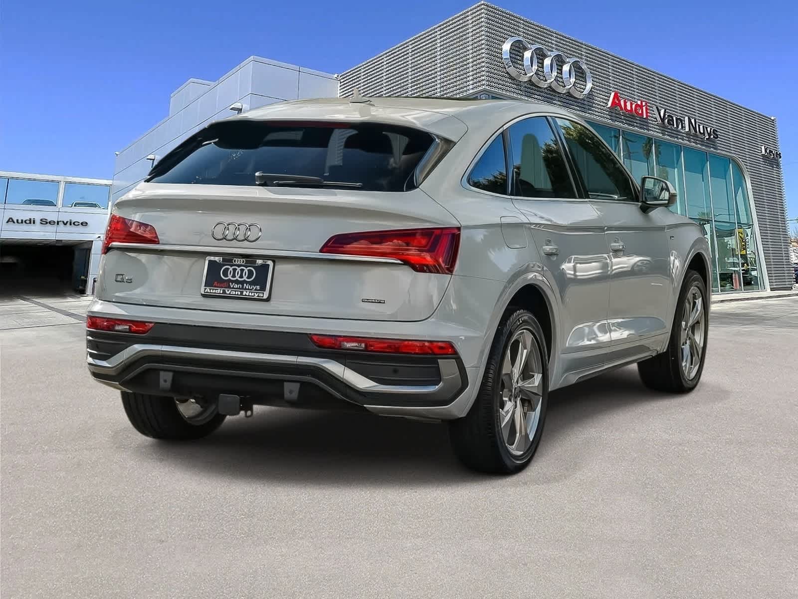 Thumbnail: 2023 Audi Q5 - 4
