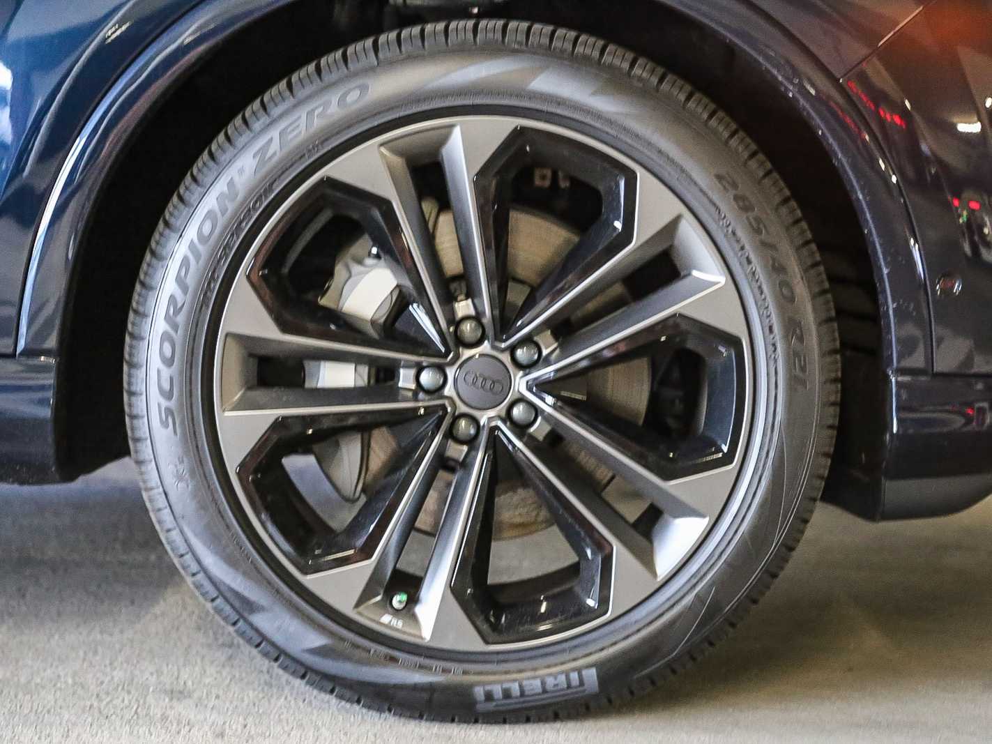 Thumbnail: 2026 Audi Q7 - 9