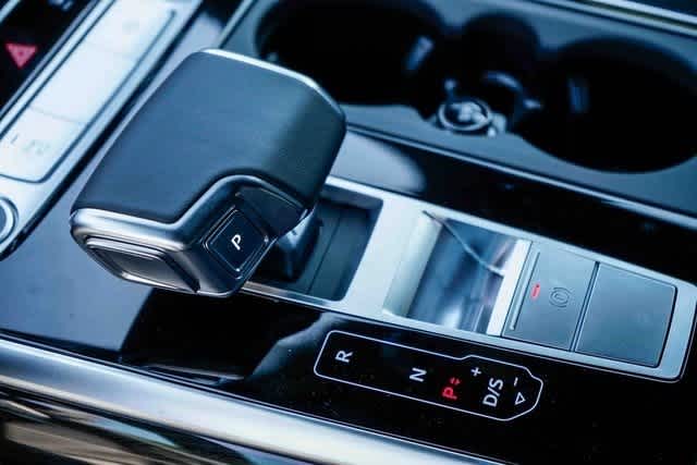 Thumbnail: 2025 Audi Q8 - 21