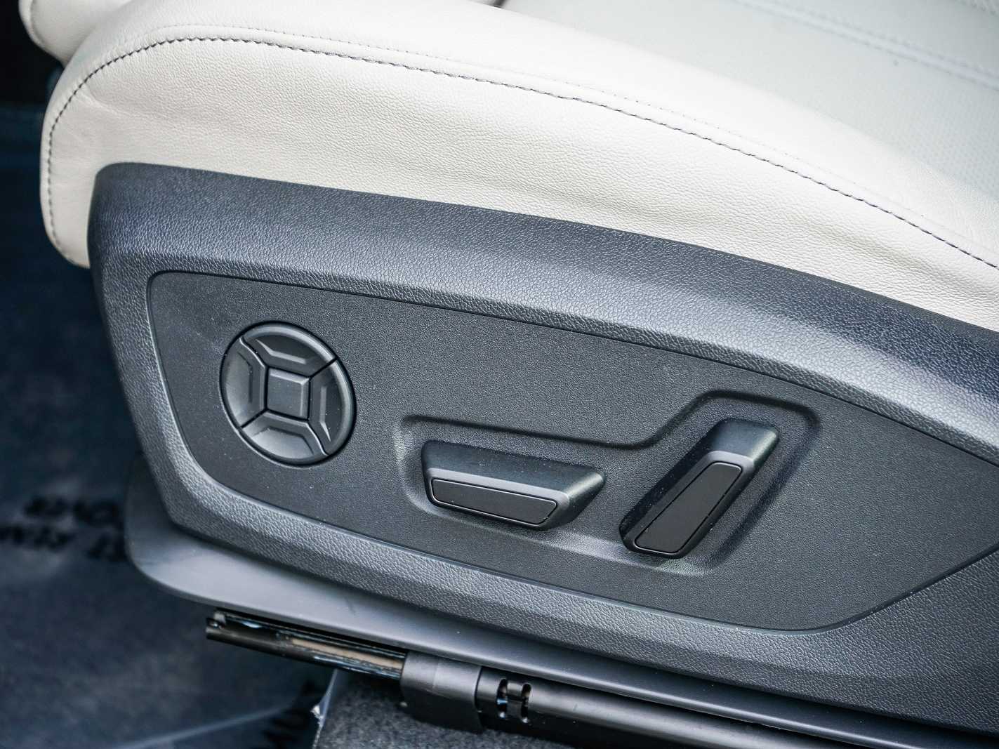 Thumbnail: 2025 Audi Q6 e-tron - 20