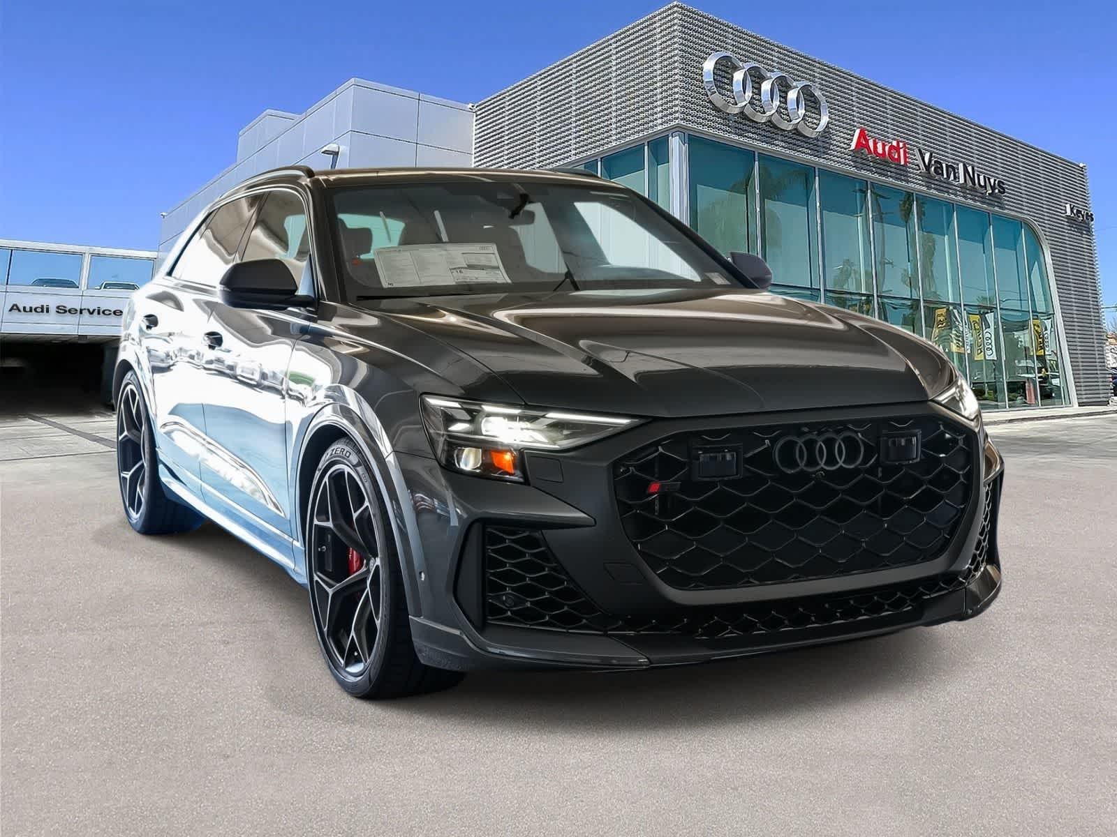 Thumbnail: 2026 Audi RS Q8 - 3