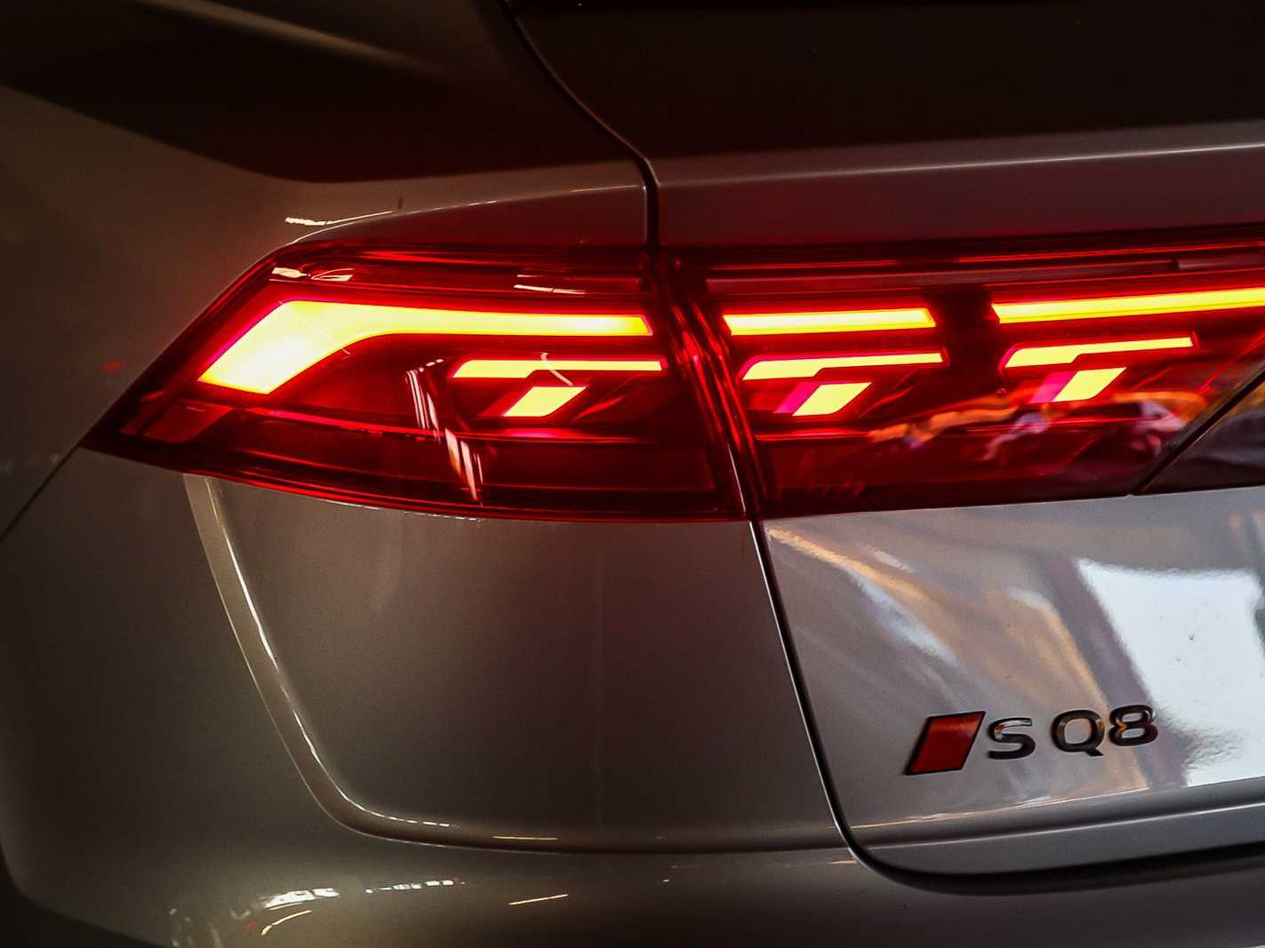 Thumbnail: 2026 Audi SQ8 - 8