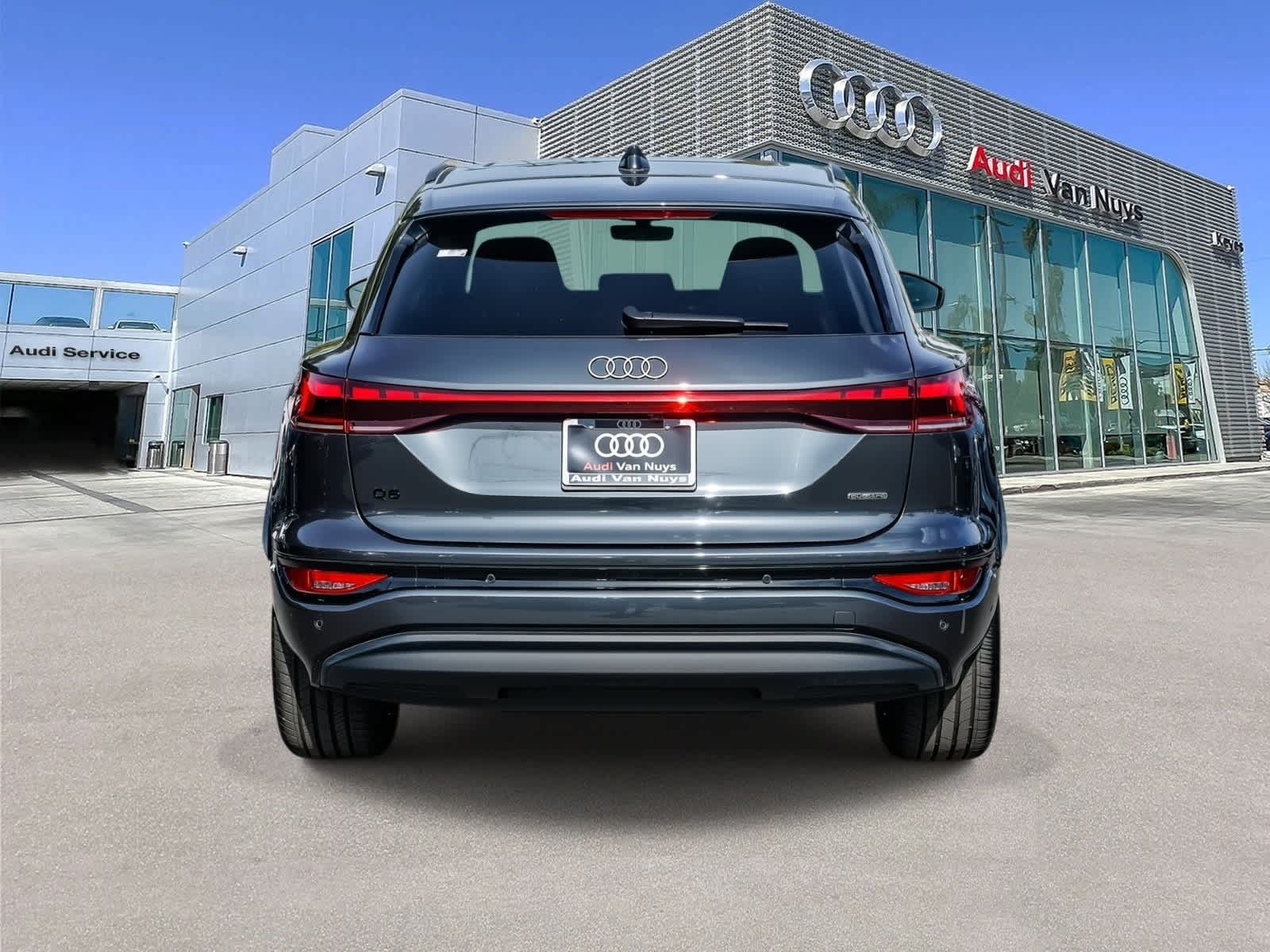 Thumbnail: 2025 Audi Q6 e-tron - 3