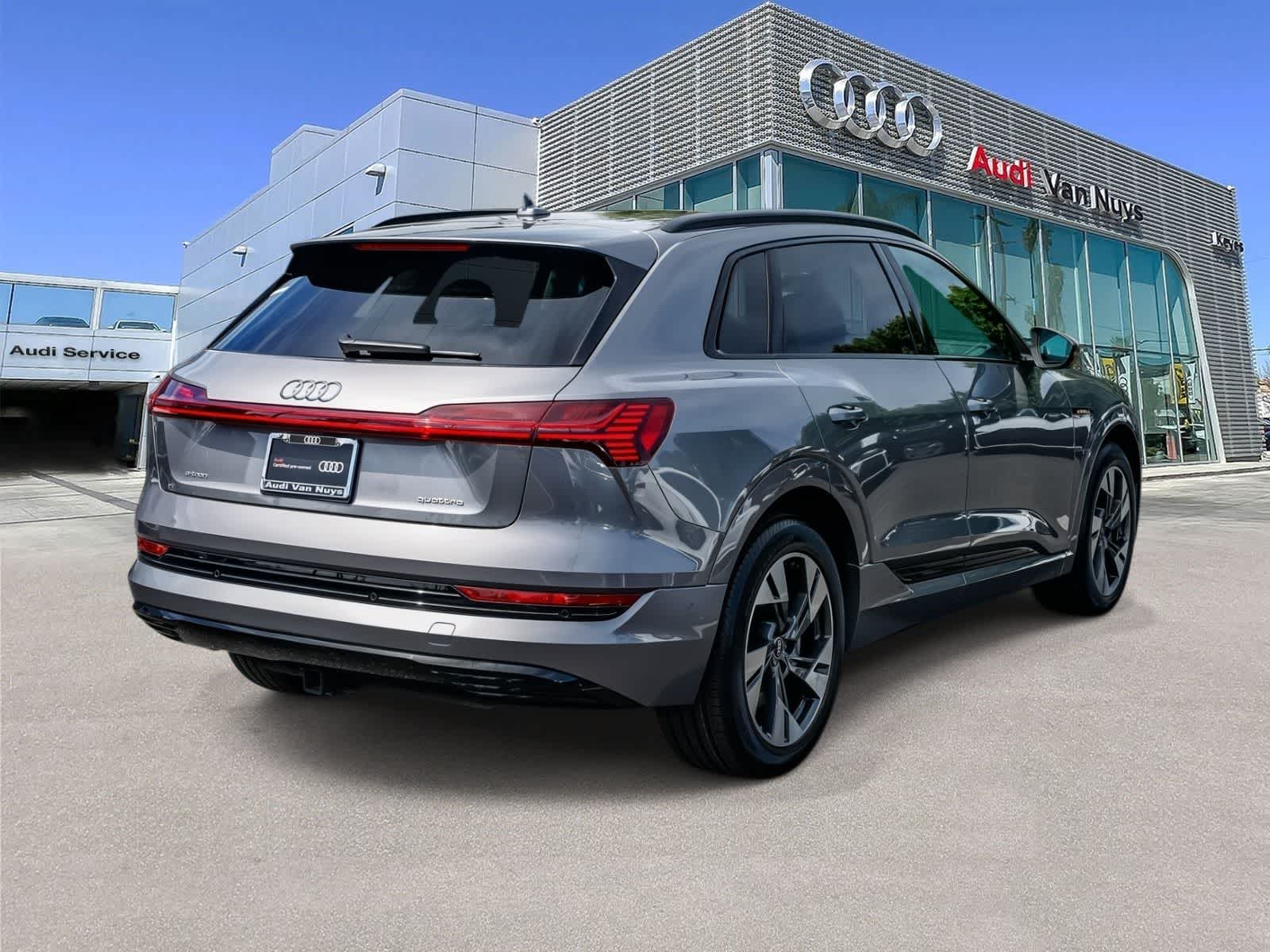 Thumbnail: 2023 Audi e-tron - 4