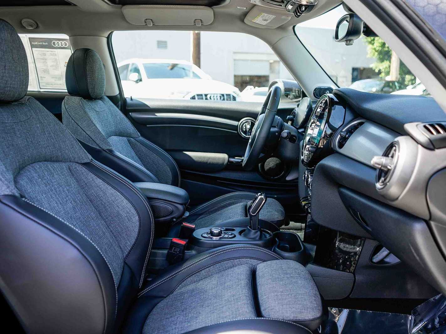 Thumbnail: 2023 MINI Cooper Hardtop - 16